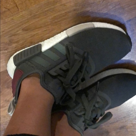 Adidas NMD R1 women’s sz 5 grey/maroon - Picture 8 of 8